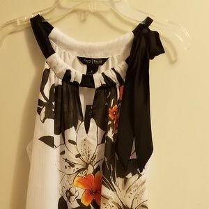 White House/ Black Market Size Small